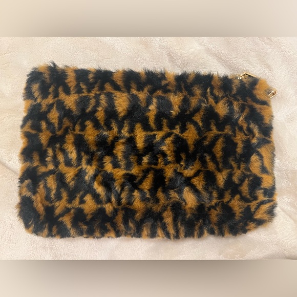 Micheal Micheal Kors Jet Set Large Logo Faux Fur Travel Pouch - Picture 2 of 6